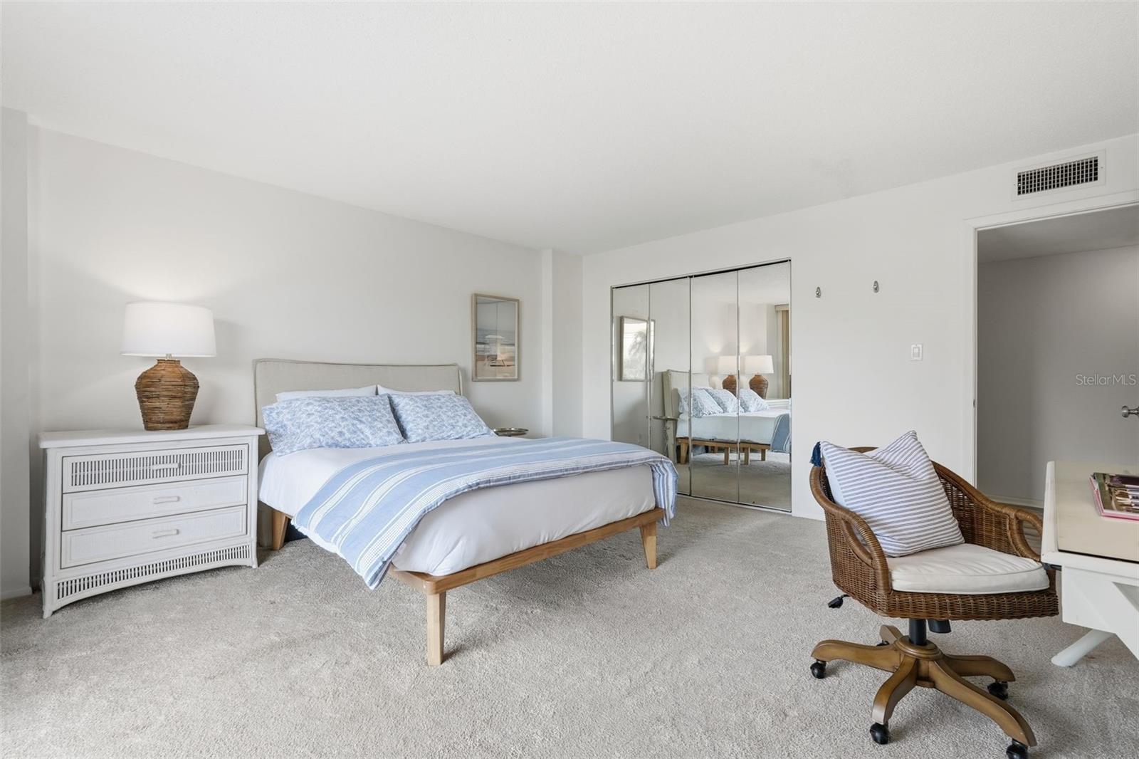 Image 31 of 58 For 6415 Midnight Pass Road 211