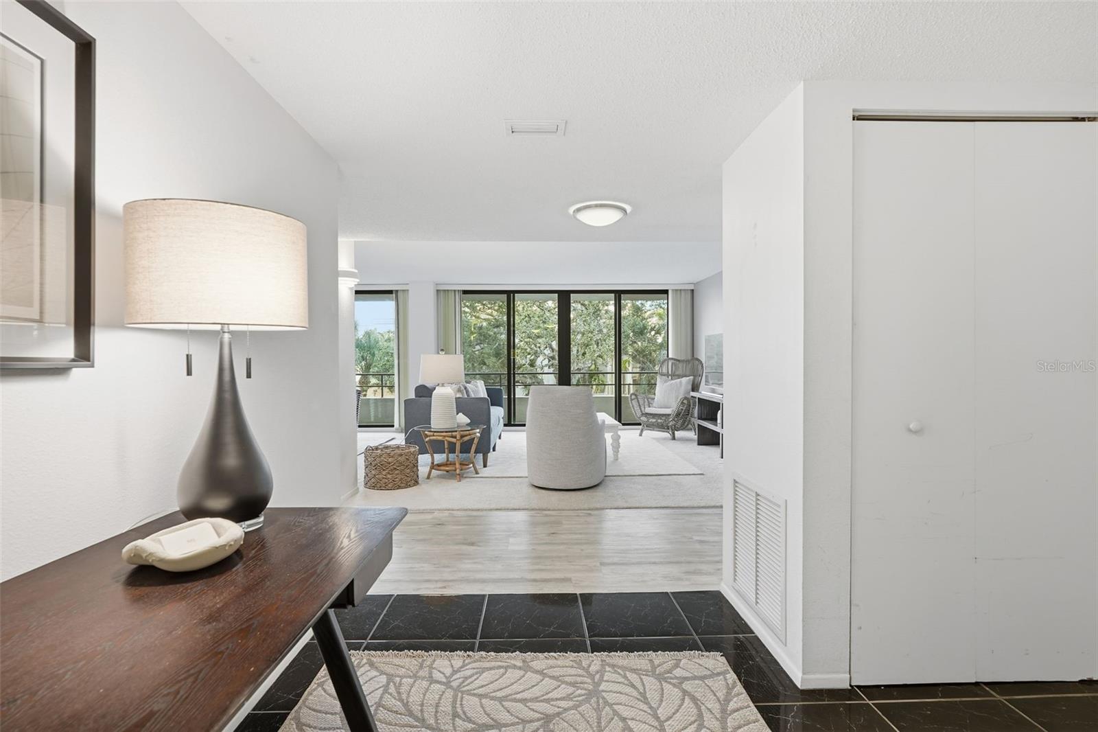 Image 4 of 58 For 6415 Midnight Pass Road 211