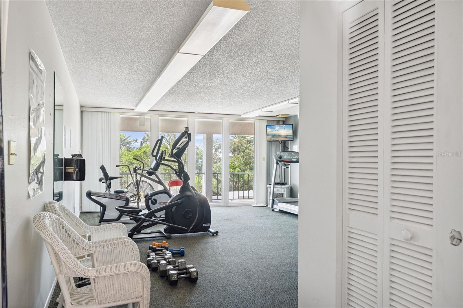 Image 42 of 58 For 6415 Midnight Pass Road 211