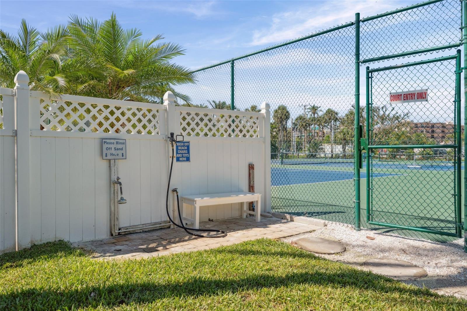 Image 44 of 58 For 6415 Midnight Pass Road 211