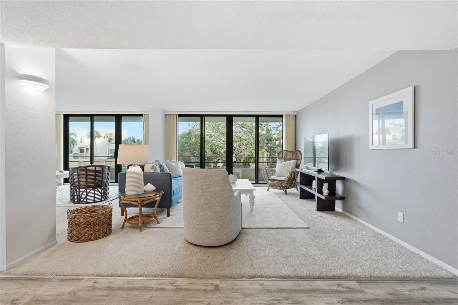 Image 5 of 58 For 6415 Midnight Pass Road 211