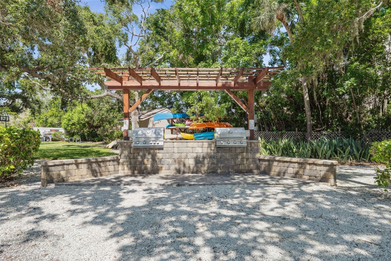 Image 51 of 58 For 6415 Midnight Pass Road 211