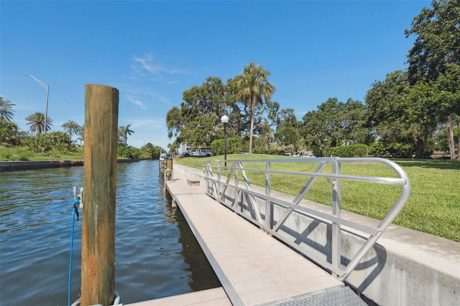 Image 54 of 58 For 6415 Midnight Pass Road 211