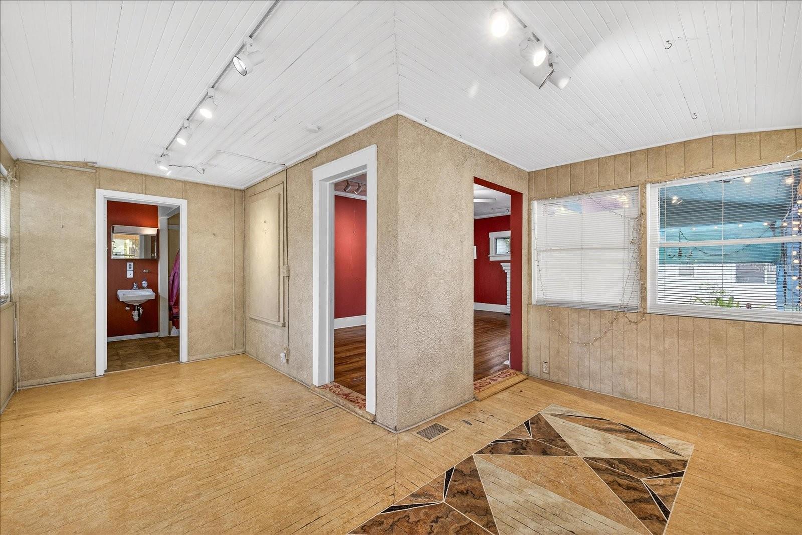 Image 11 of 45 For 1019 10th Avenue W