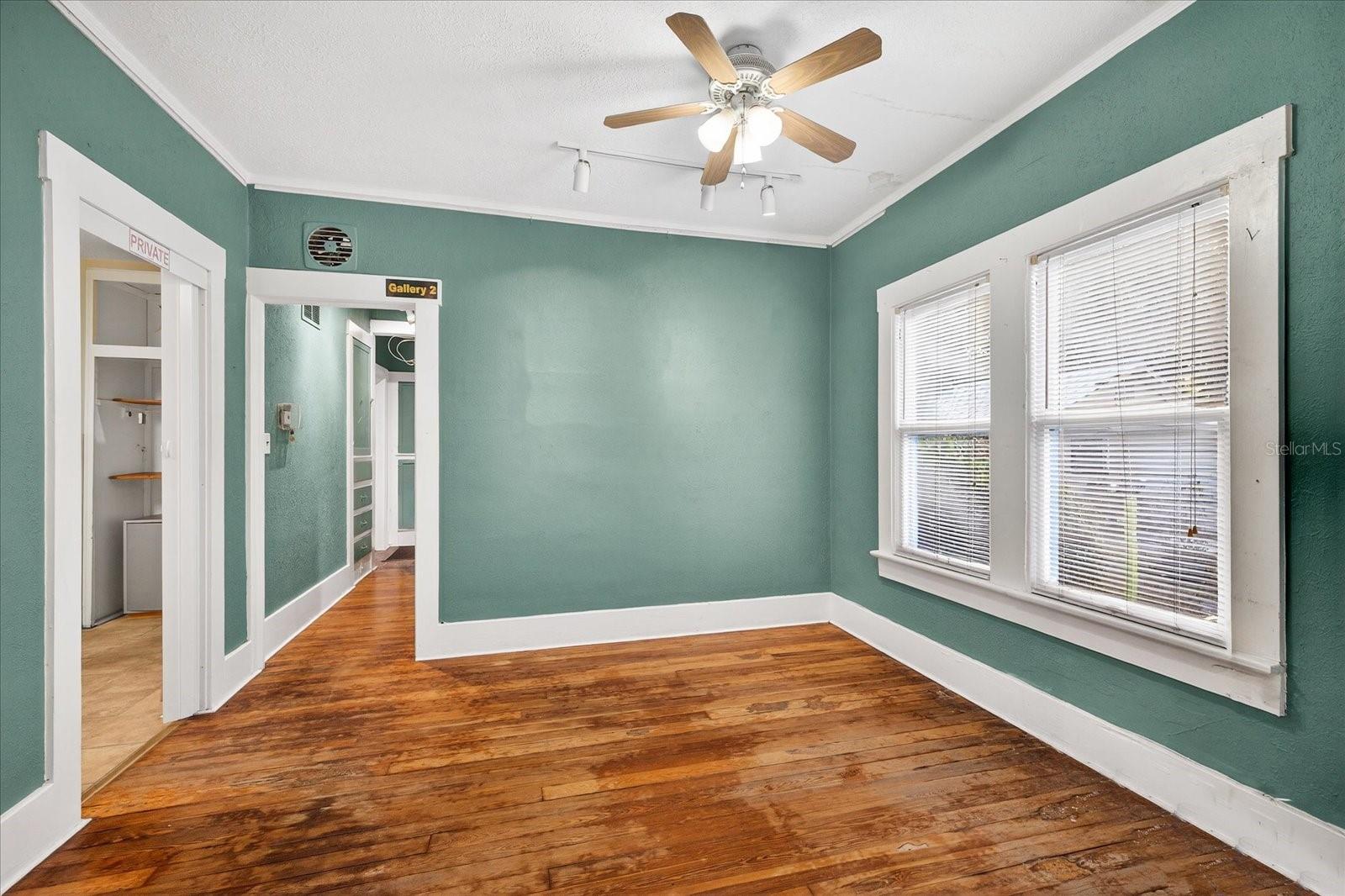 Image 13 of 45 For 1019 10th Avenue W