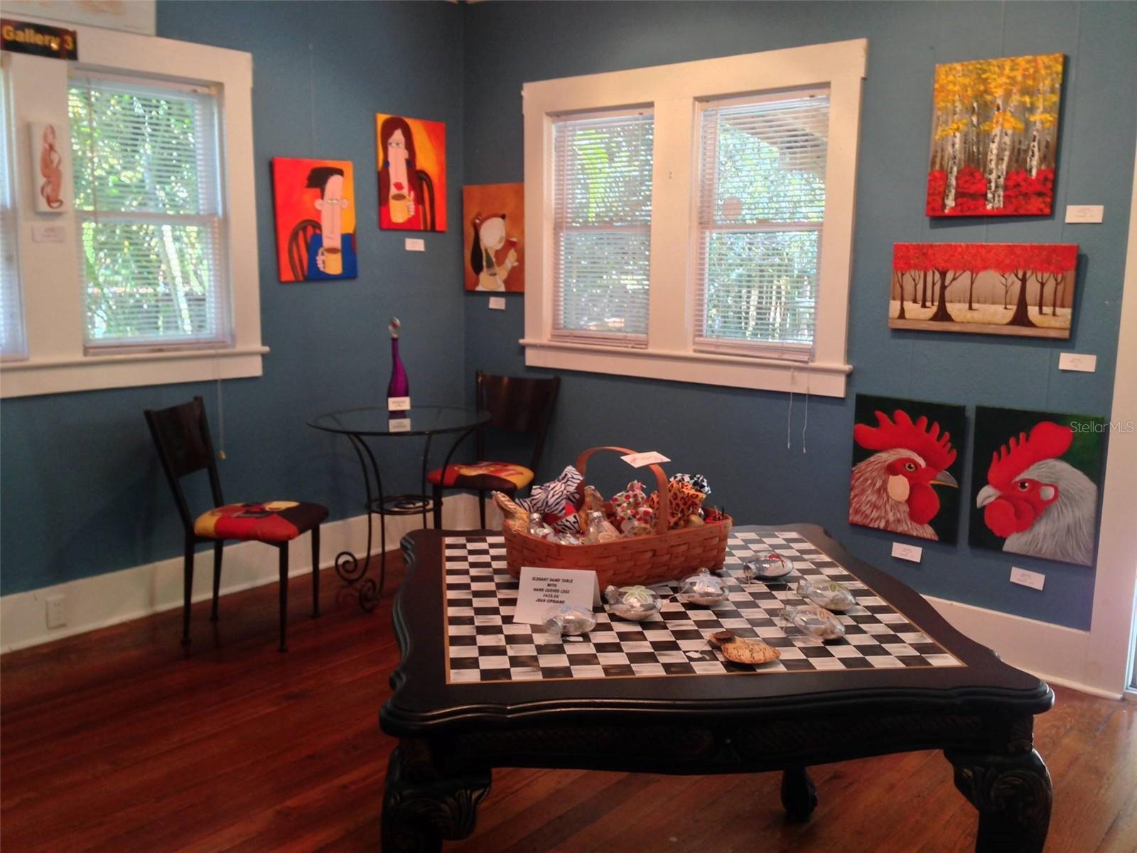 Image 2 of 45 For 1019 10th Avenue W