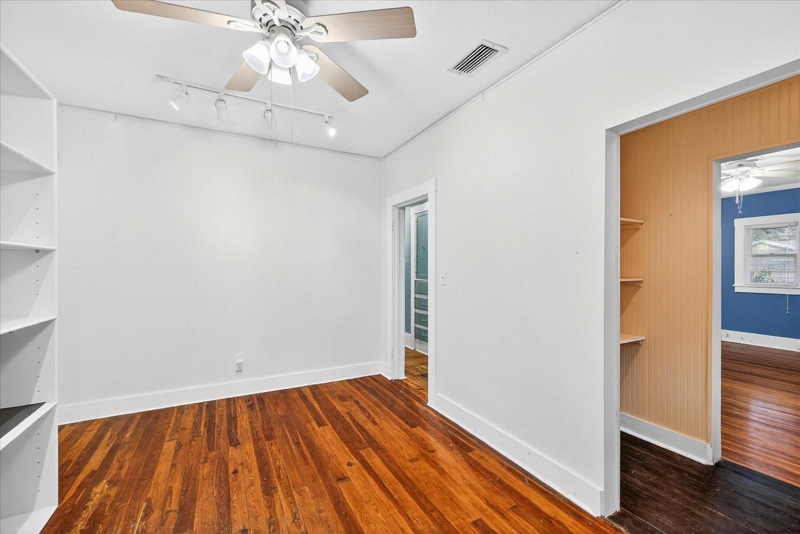 Image 22 of 45 For 1019 10th Avenue W