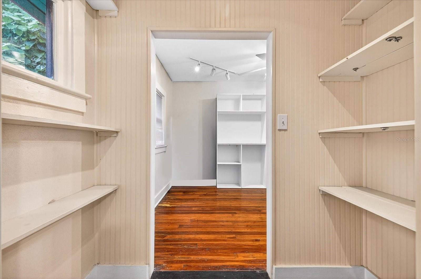 Image 23 of 45 For 1019 10th Avenue W