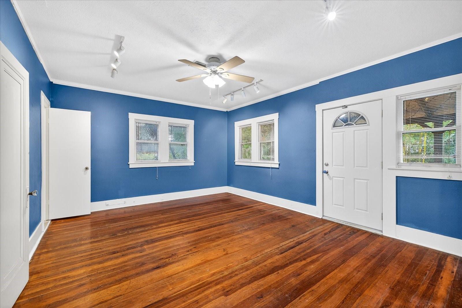 Image 24 of 45 For 1019 10th Avenue W