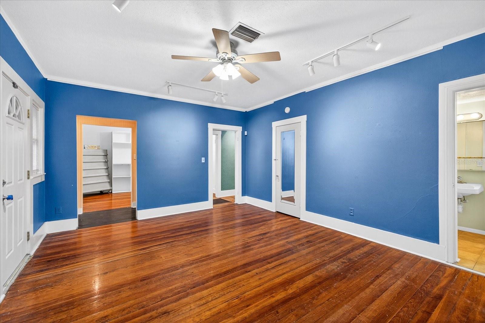 Image 26 of 45 For 1019 10th Avenue W