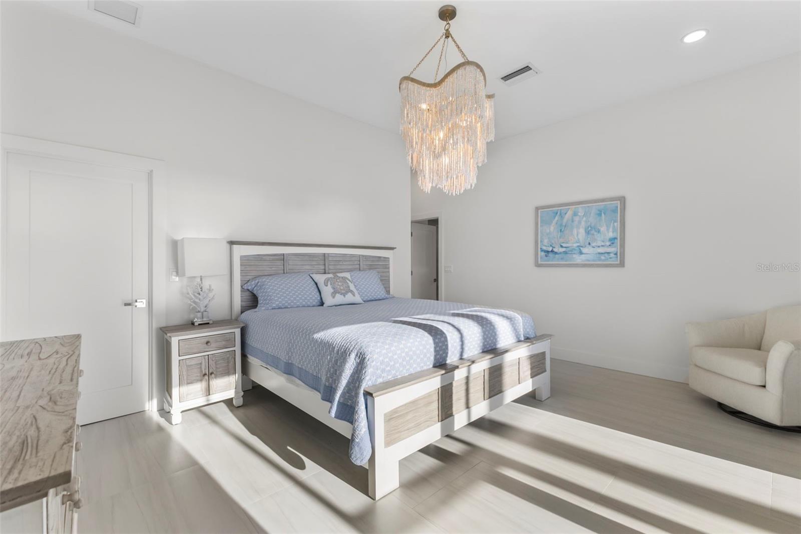 Image 32 of 62 For 1750 Benjamin Franklin Drive 1d