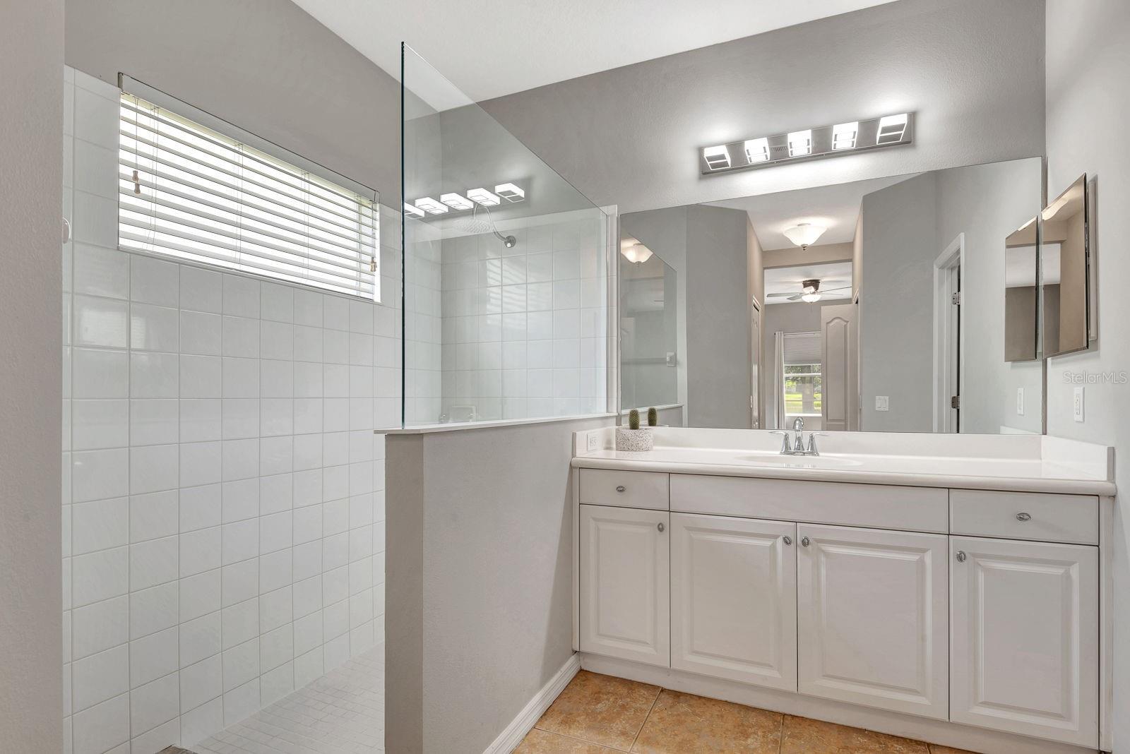 Image 16 of 84 For 5005 Torrey Pines Run