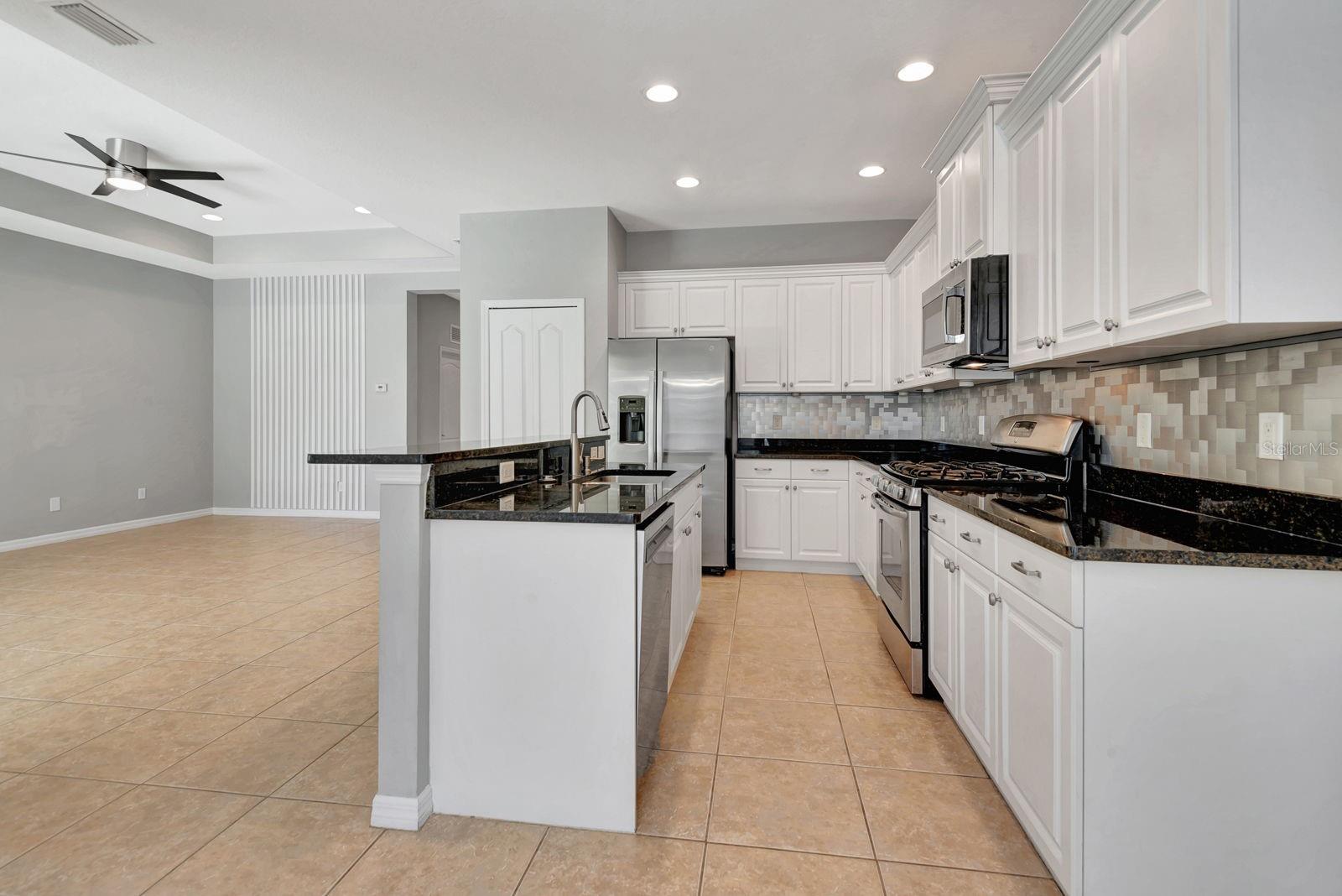 Image 45 of 84 For 5005 Torrey Pines Run