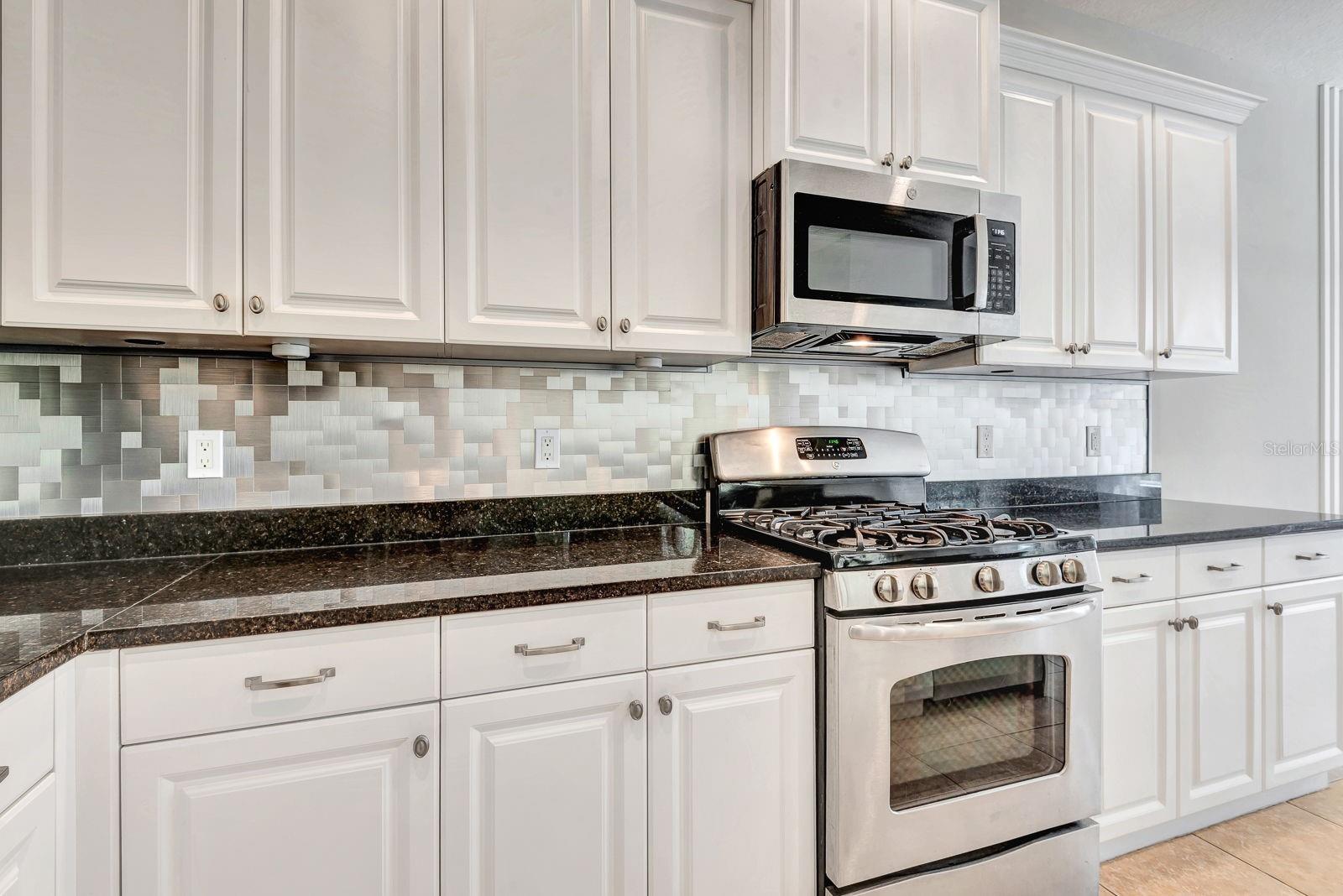 Image 7 of 84 For 5005 Torrey Pines Run