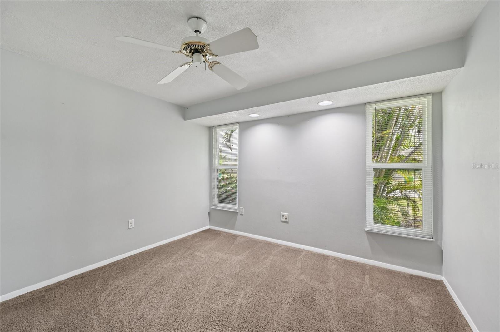 Image 18 of 29 For 580 Skylark Lane Nw