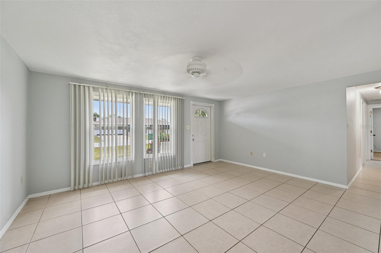 Image 6 of 29 For 580 Skylark Lane Nw