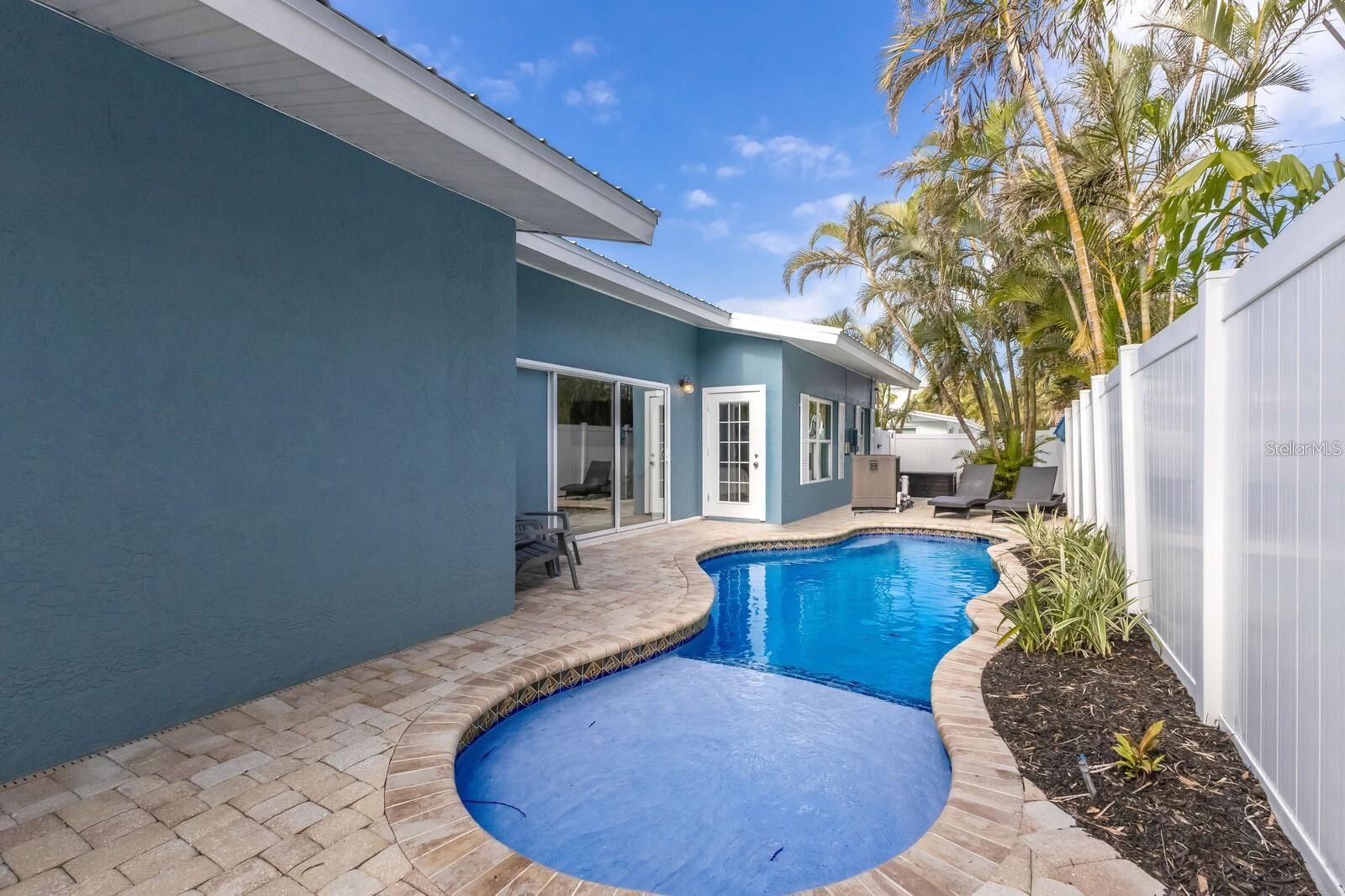 Image 28 of 61 For 6201 Holmes Boulevard