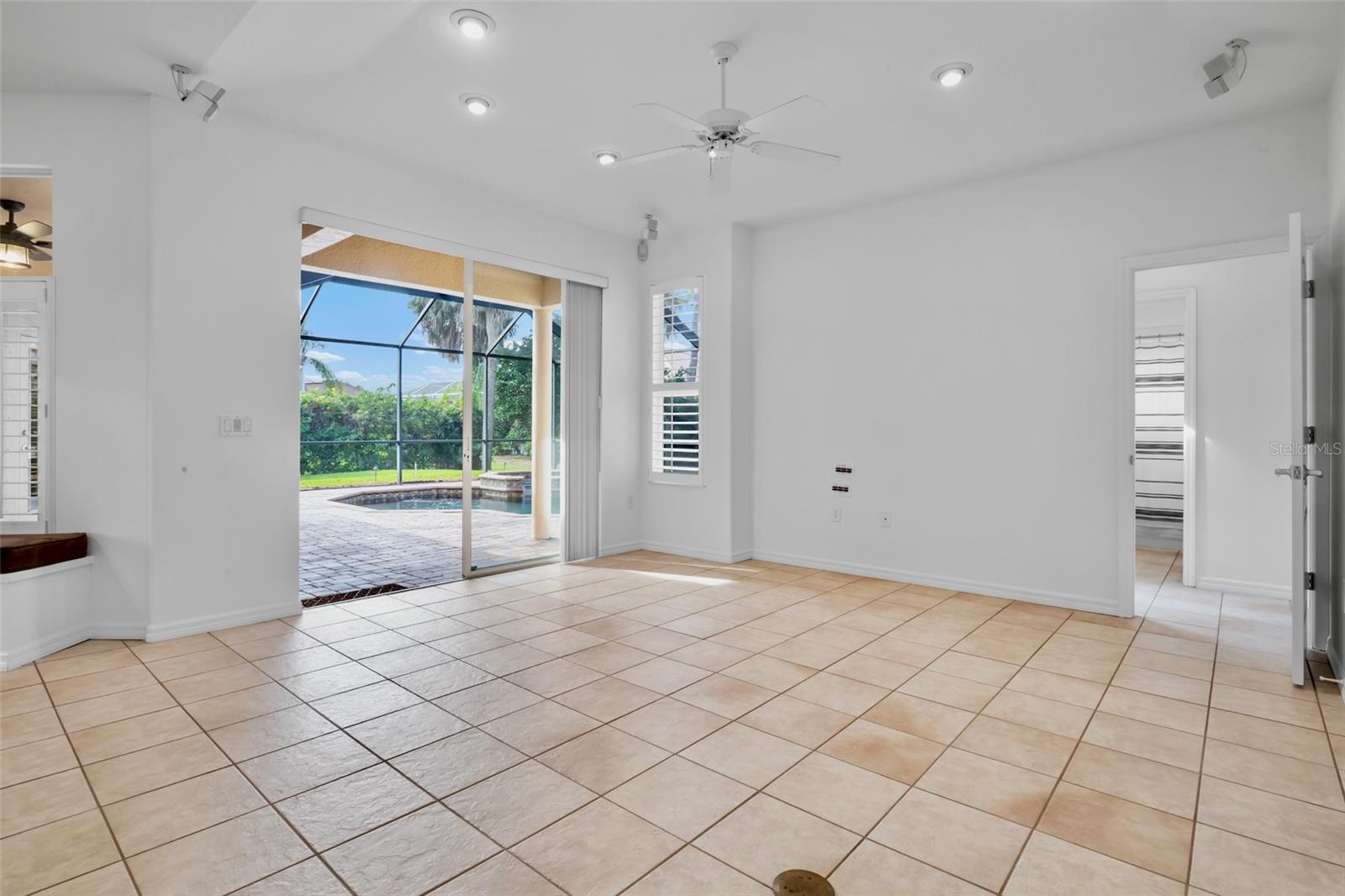 Image 14 of 53 For 5278 Far Oak Circle