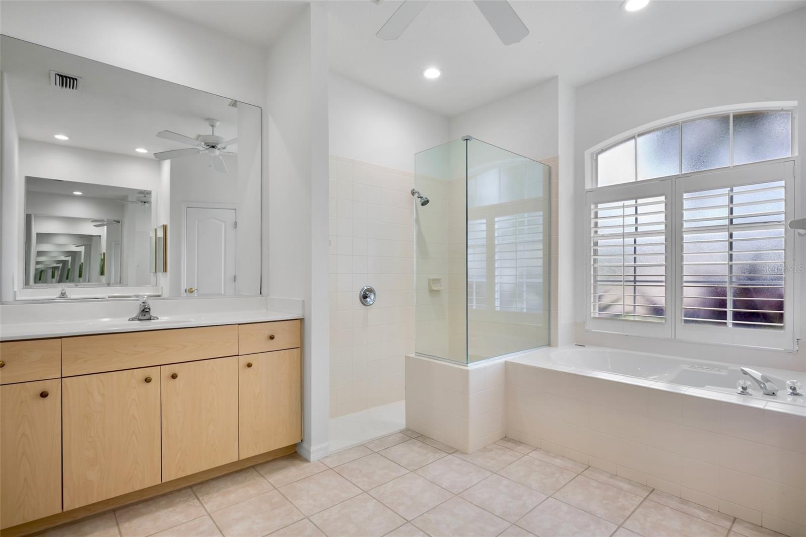 Image 23 of 53 For 5278 Far Oak Circle