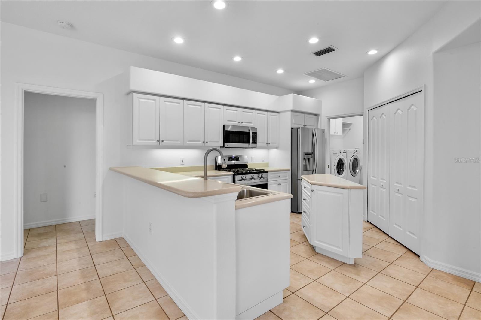 Image 9 of 53 For 5278 Far Oak Circle