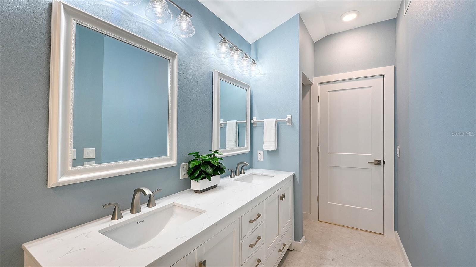 Image 32 of 100 For 7221 Plovers Way