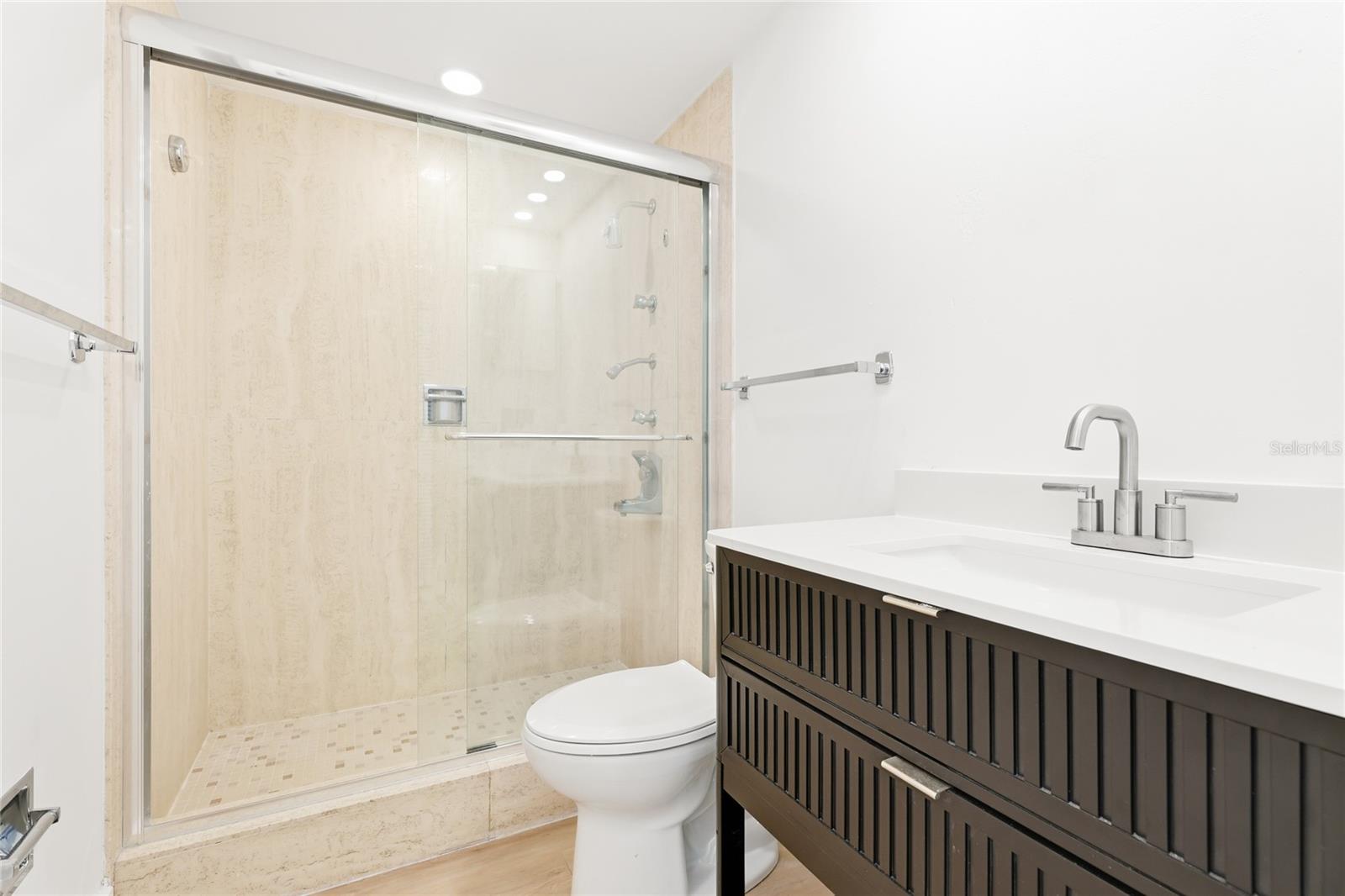 Image 17 of 32 For 601 Longboat Club Road 504s