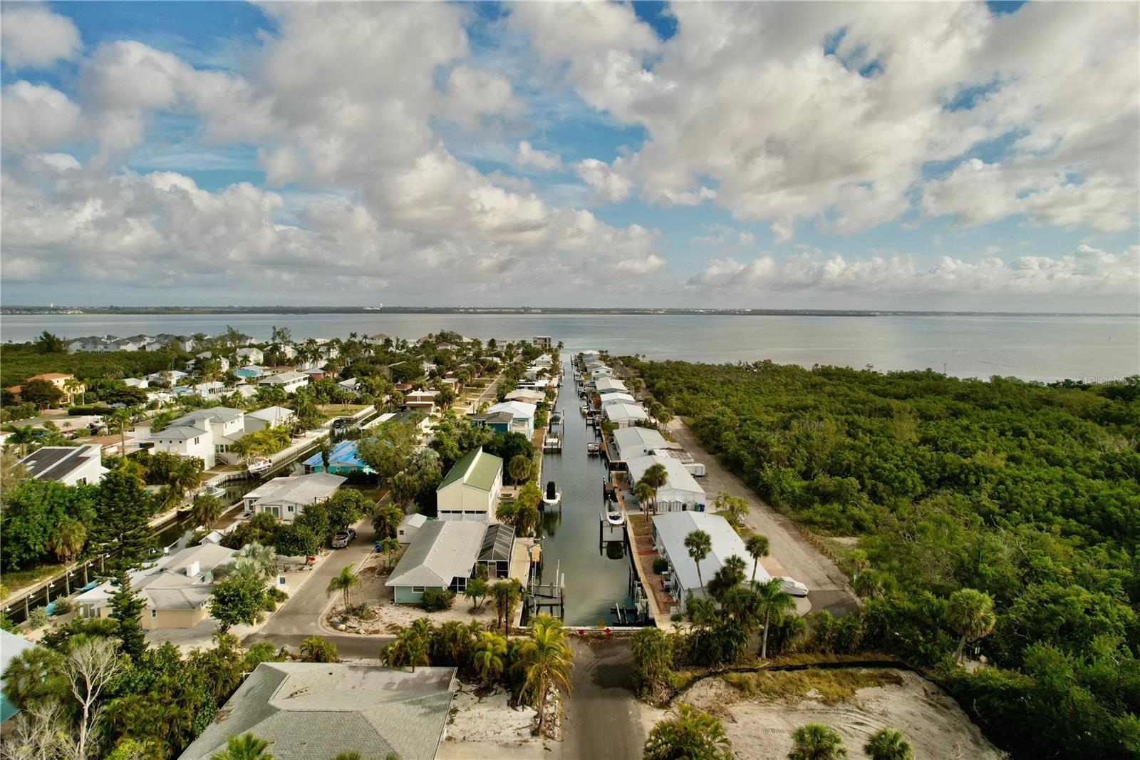 Image 17 of 21 For 707 Saint Judes Drive S 3