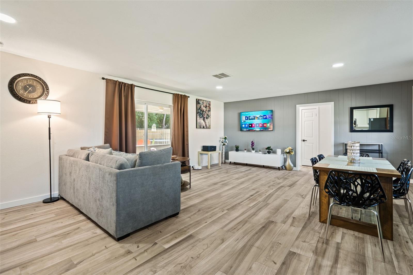 Image 12 of 44 For 3015 Vinson Avenue