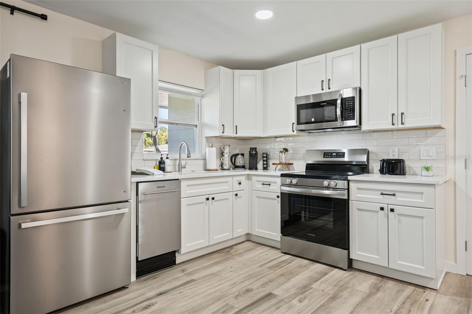 Image 16 of 44 For 3015 Vinson Avenue