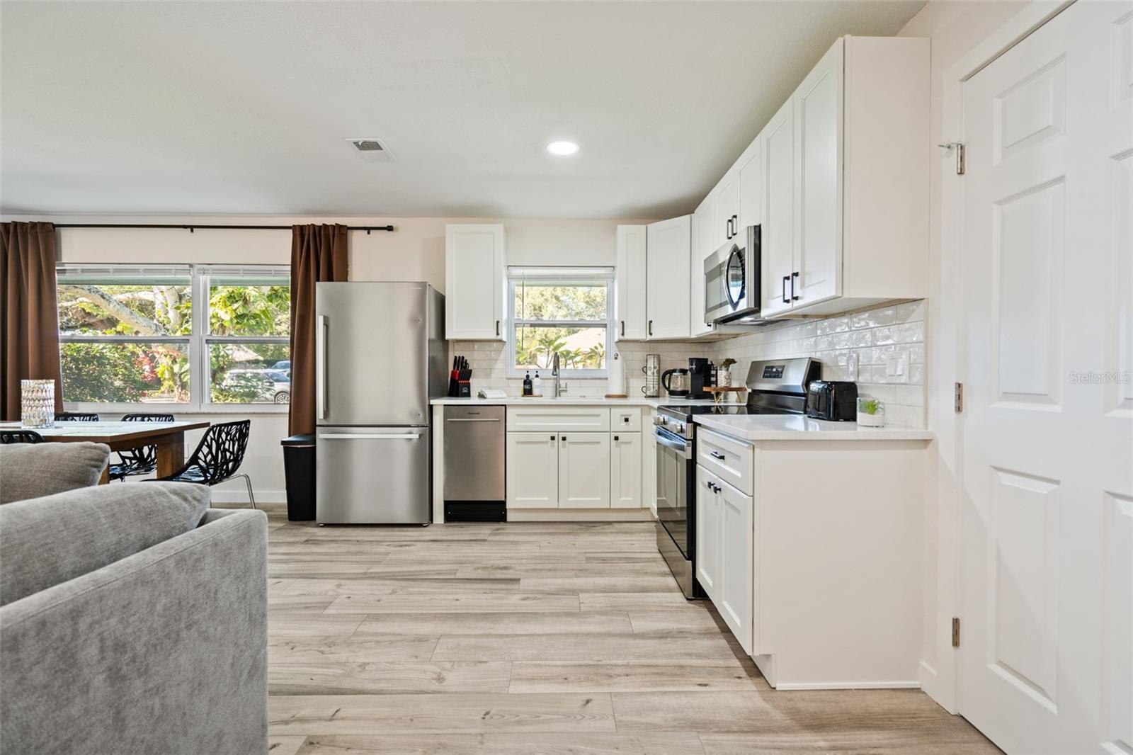 Image 17 of 44 For 3015 Vinson Avenue