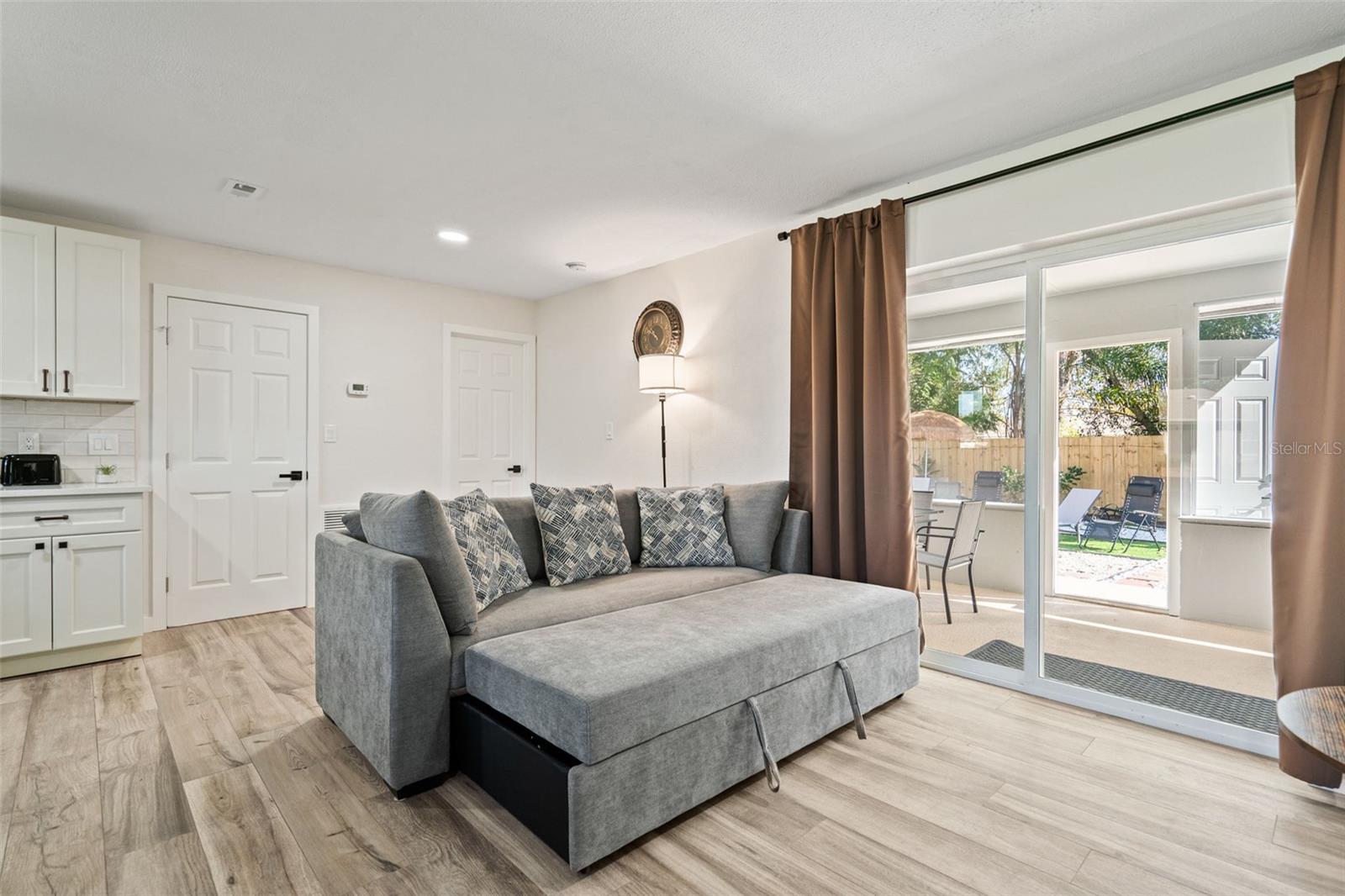 Image 19 of 44 For 3015 Vinson Avenue