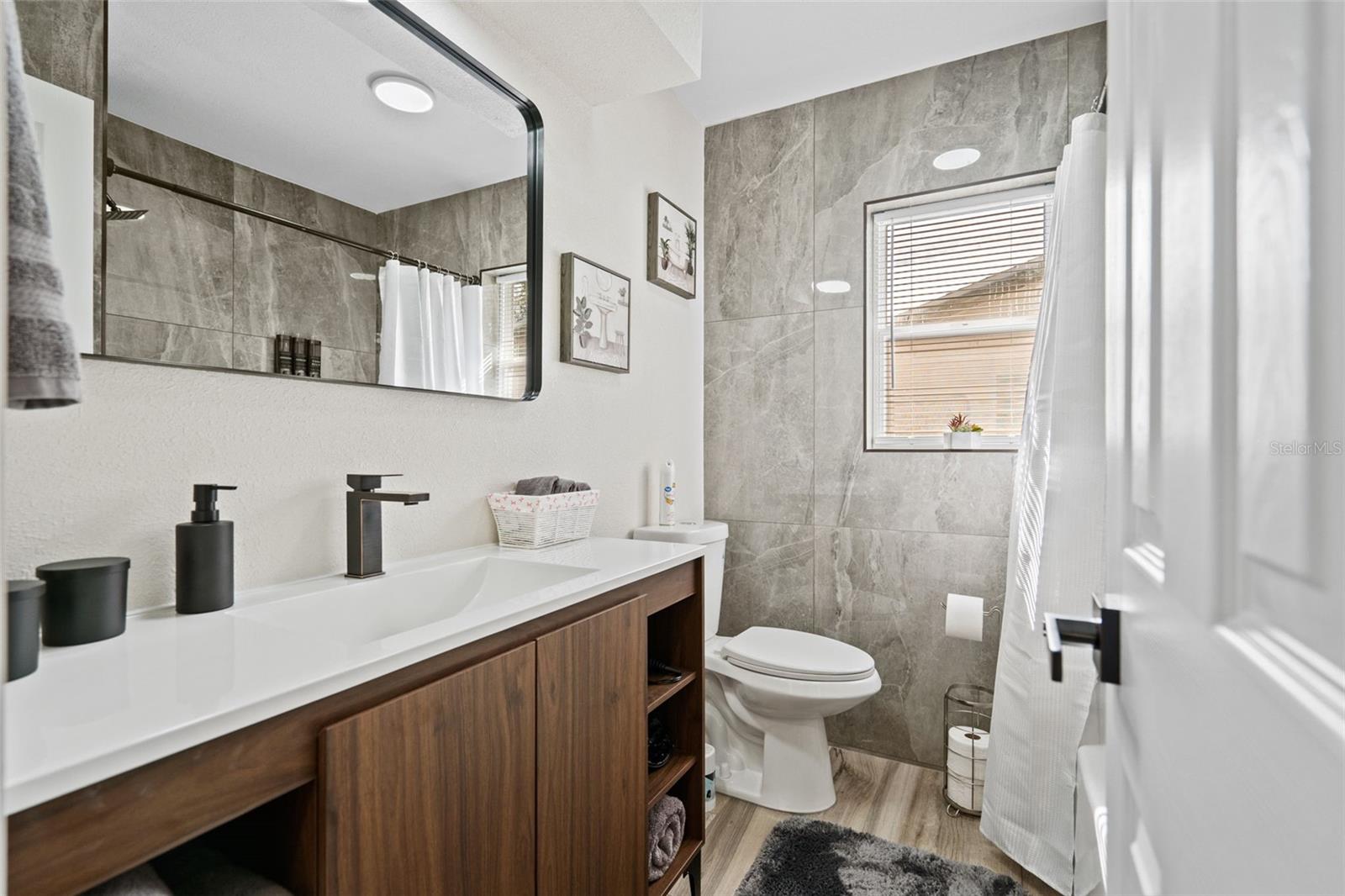 Image 21 of 44 For 3015 Vinson Avenue