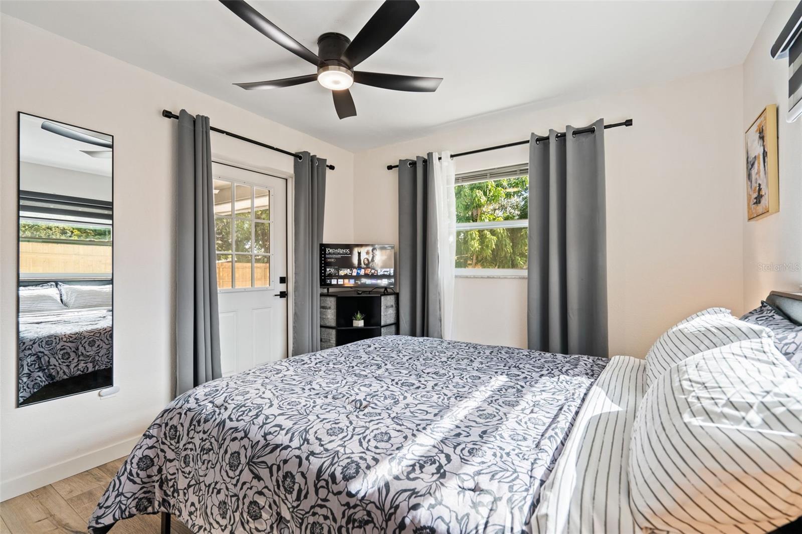 Image 25 of 44 For 3015 Vinson Avenue