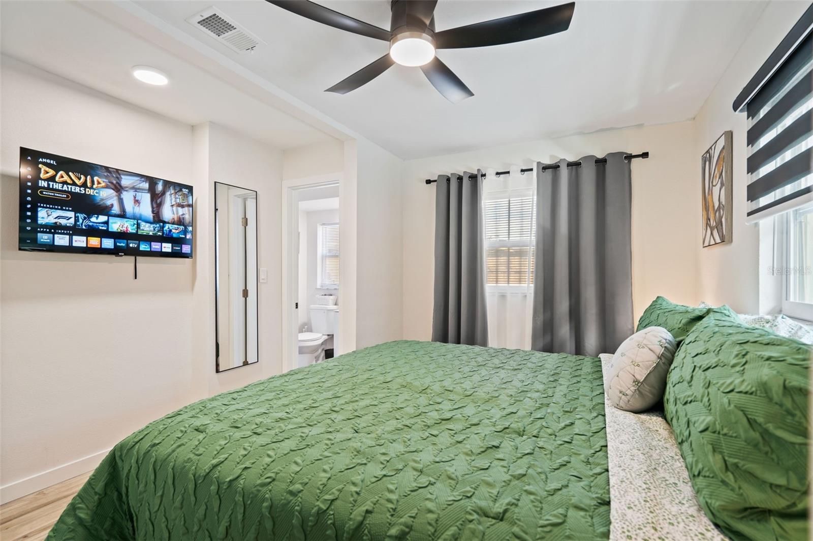 Image 27 of 44 For 3015 Vinson Avenue