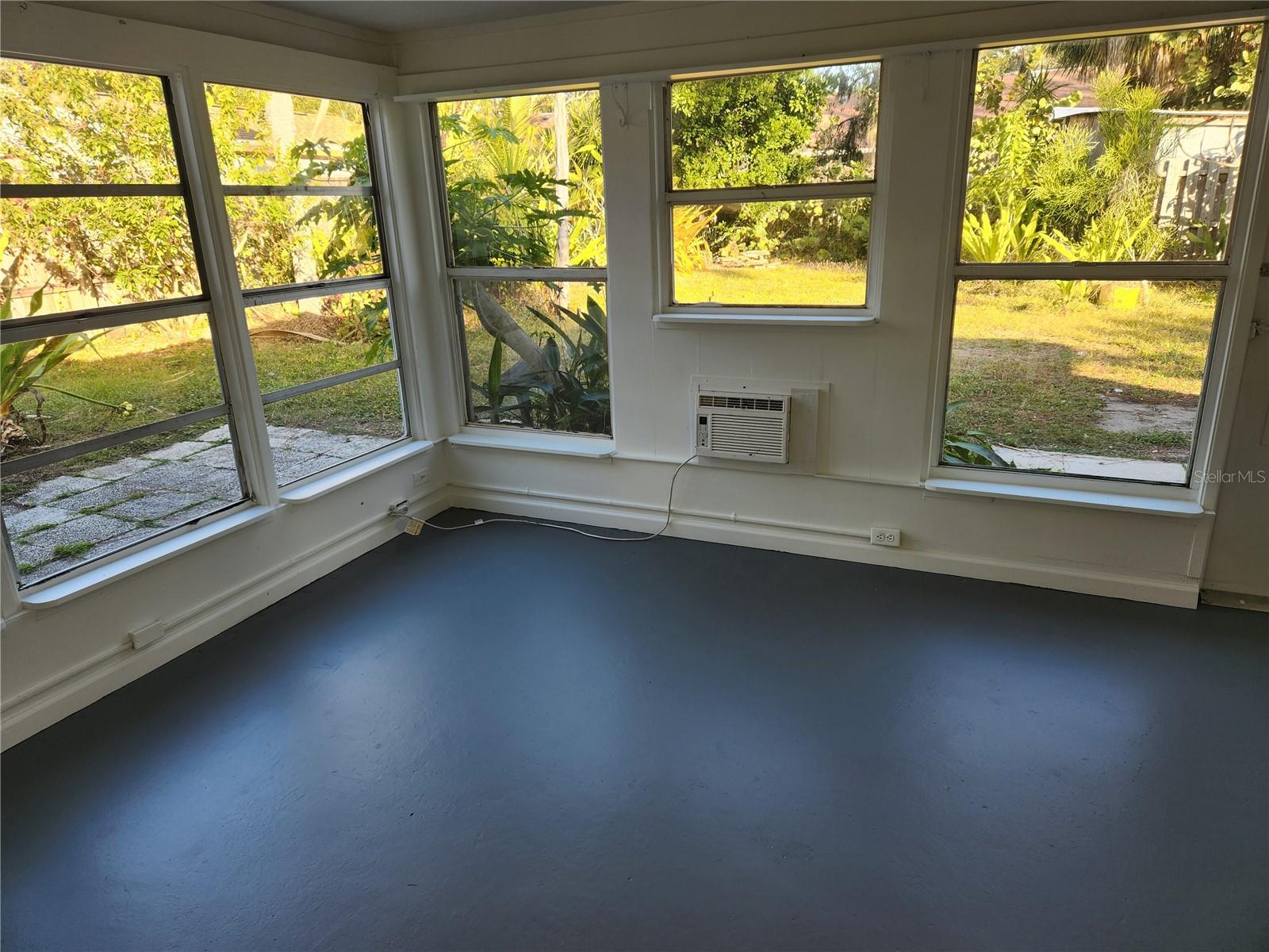 Image 5 of 18 For 957 47th Street