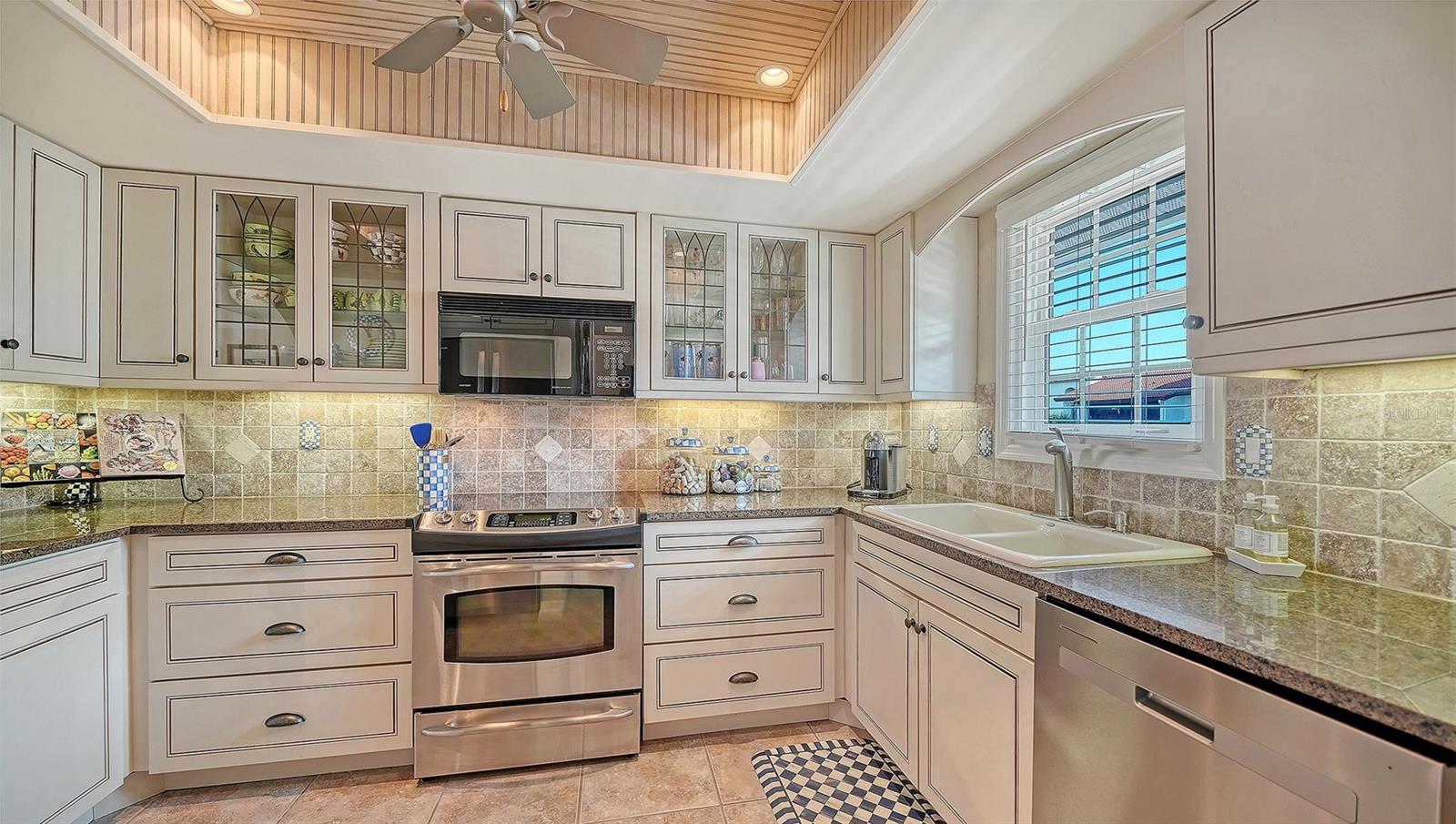 Image 23 of 77 For 1564 Stickney Point Road 303