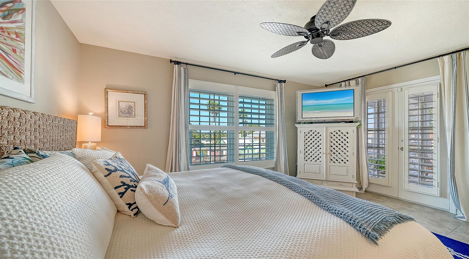 Image 29 of 77 For 1564 Stickney Point Road 303