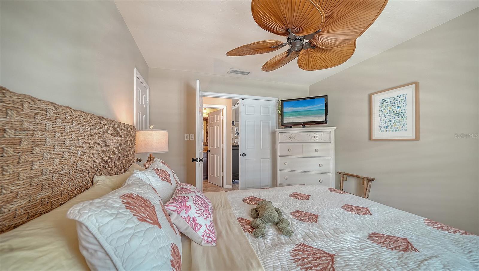 Image 35 of 77 For 1564 Stickney Point Road 303