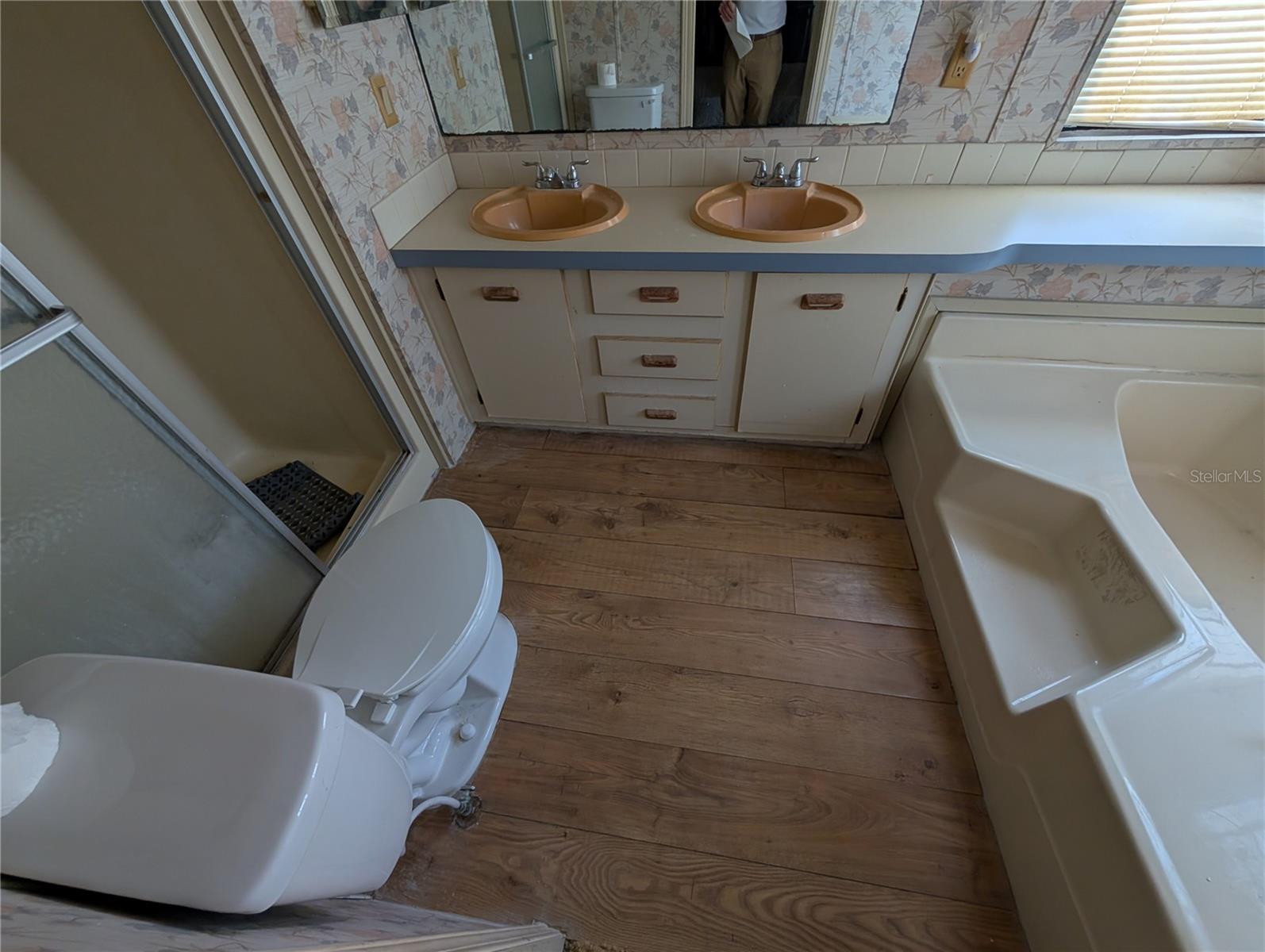 Image 10 of 15 For 715 50th Avenue Terrace W