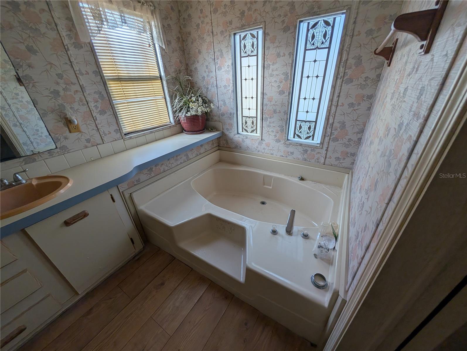 Image 8 of 15 For 715 50th Avenue Terrace W