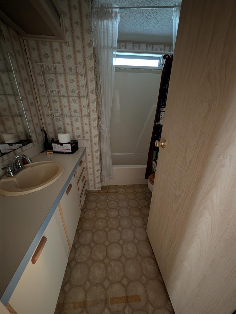 Image 9 of 15 For 715 50th Avenue Terrace W