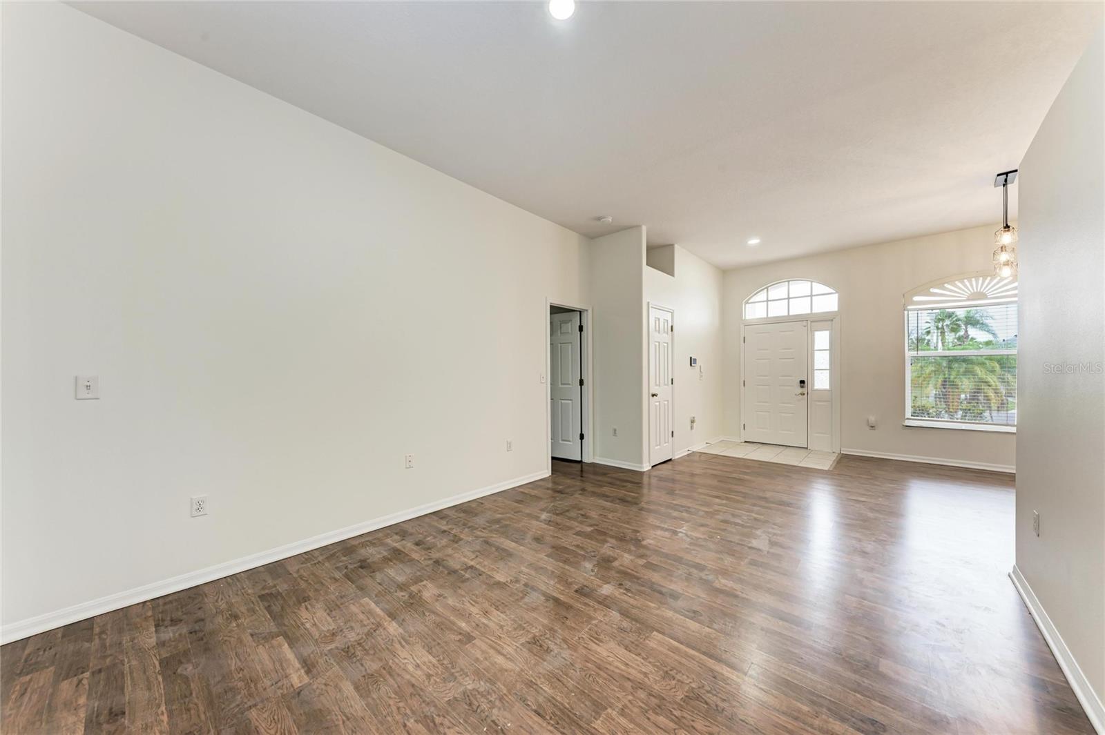 Image 8 of 40 For 3219 58th Terrace E