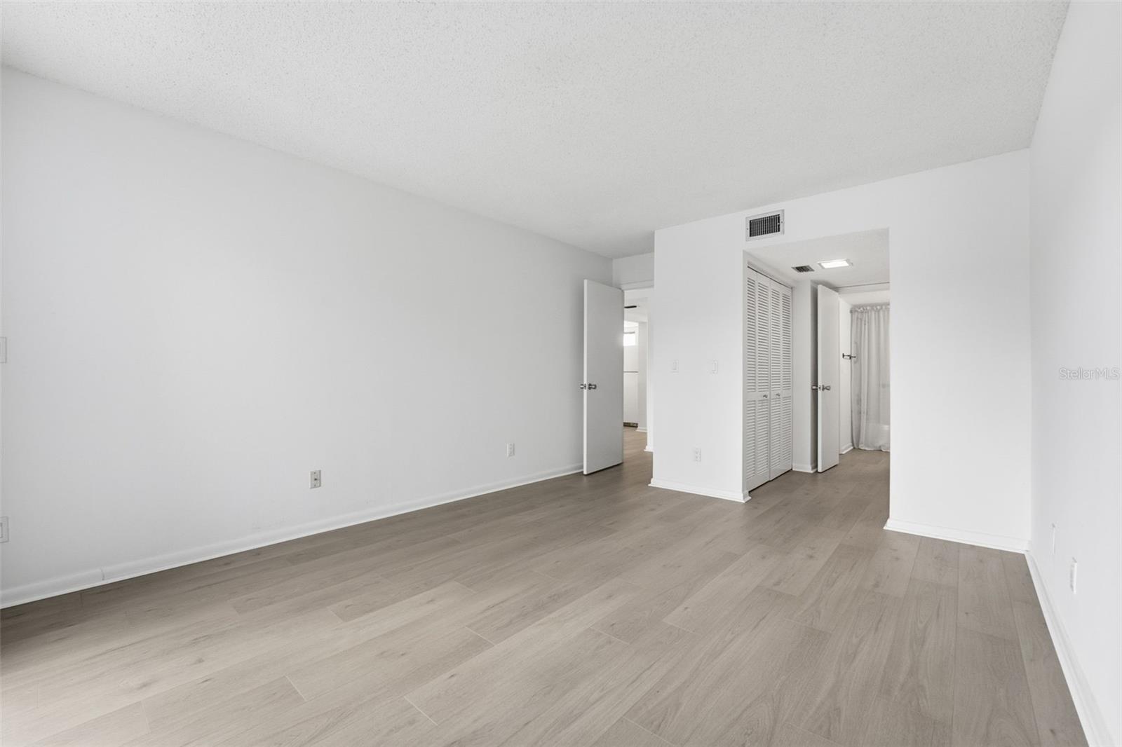 Image 14 of 39 For 1144 Bird Bay Way 102