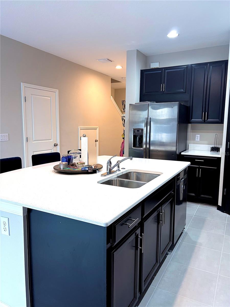 Image 10 of 39 For 6129 Willowside St