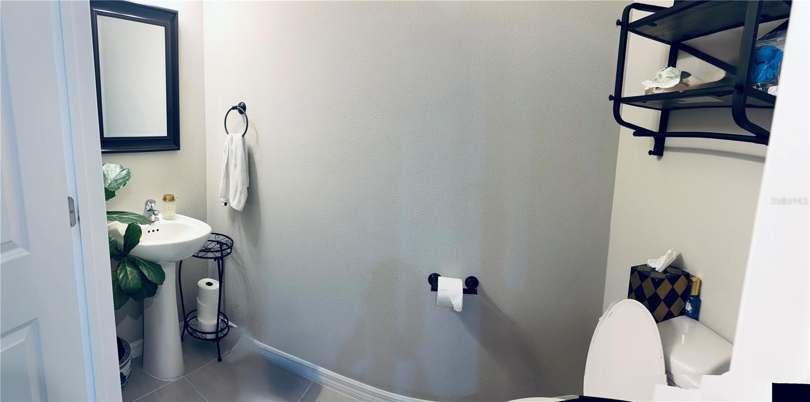 Image 13 of 39 For 6129 Willowside St