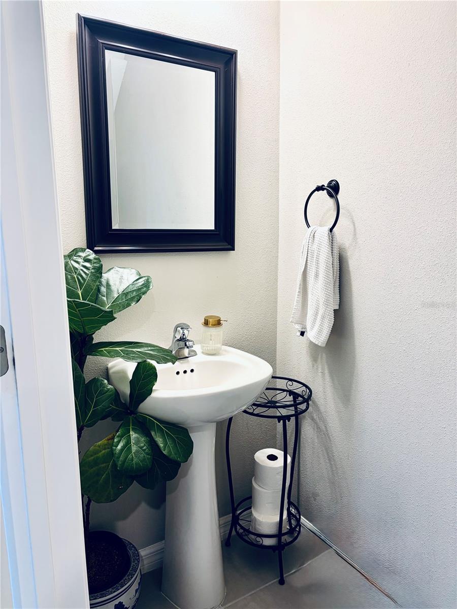 Image 14 of 39 For 6129 Willowside St