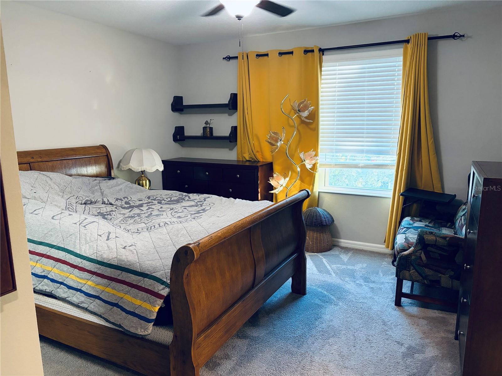 Image 21 of 39 For 6129 Willowside St