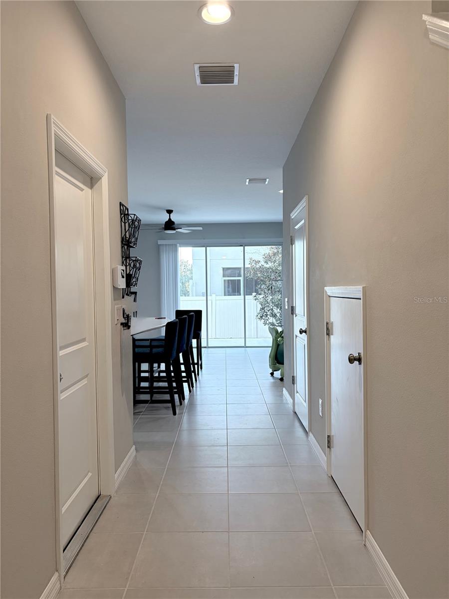 Image 4 of 39 For 6129 Willowside St