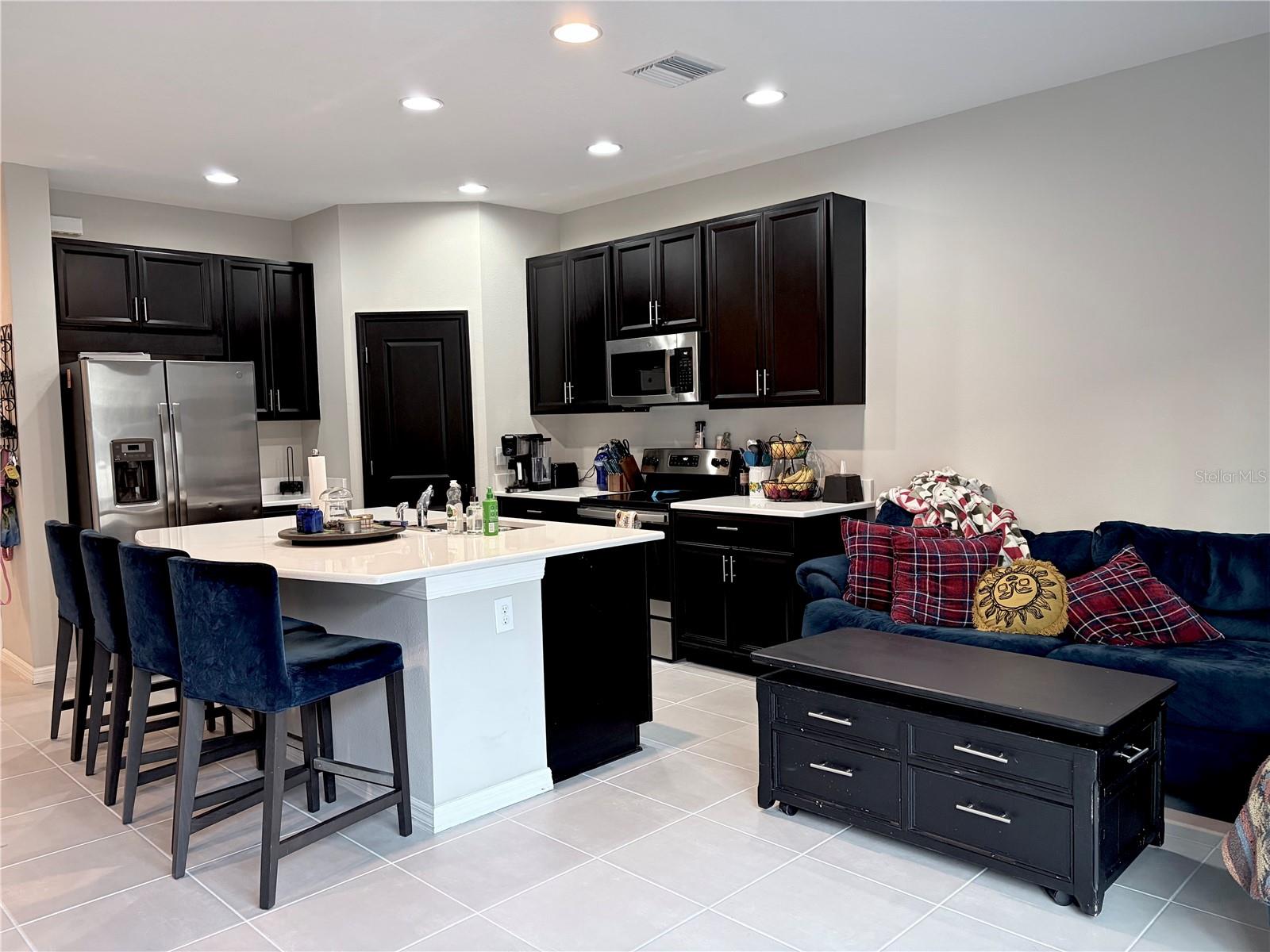 Image 7 of 39 For 6129 Willowside St