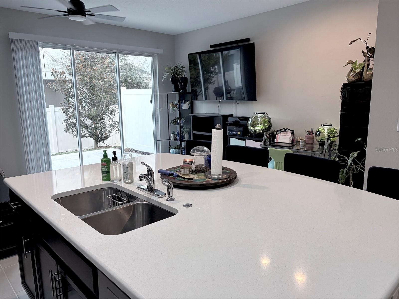 Image 8 of 39 For 6129 Willowside St